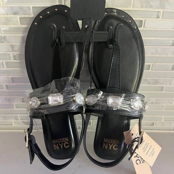 NWT Madden NYC Crystal Studded Thong Sandals - Picture 7 of 7